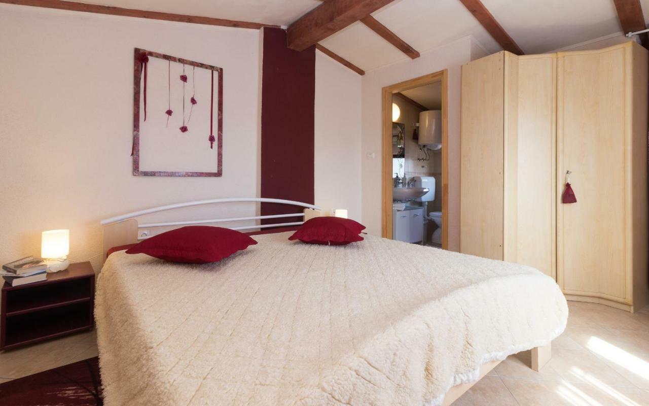 Holiday Home Nadia Pula Exterior photo