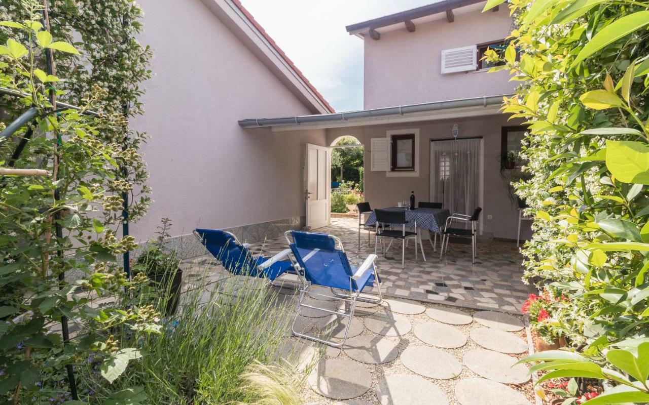 Holiday Home Nadia Pula Exterior photo