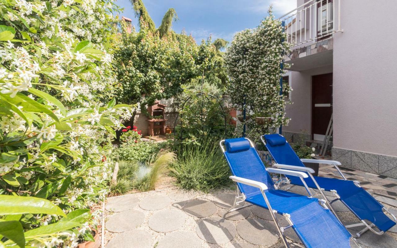 Holiday Home Nadia Pula Exterior photo
