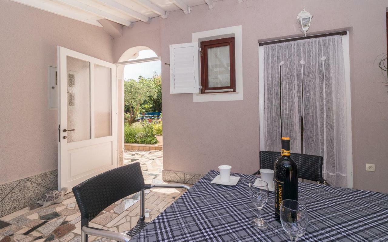 Holiday Home Nadia Pula Exterior photo