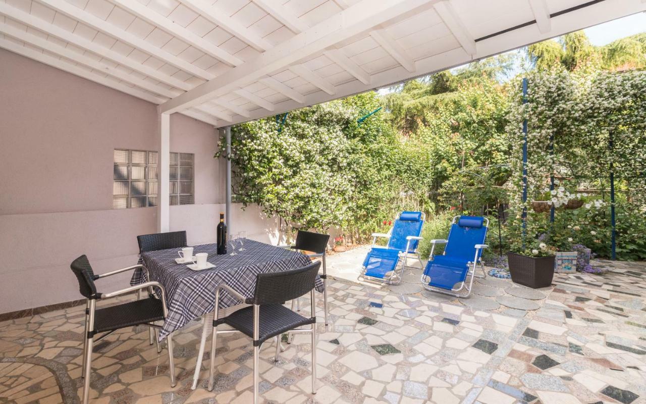 Holiday Home Nadia Pula Exterior photo