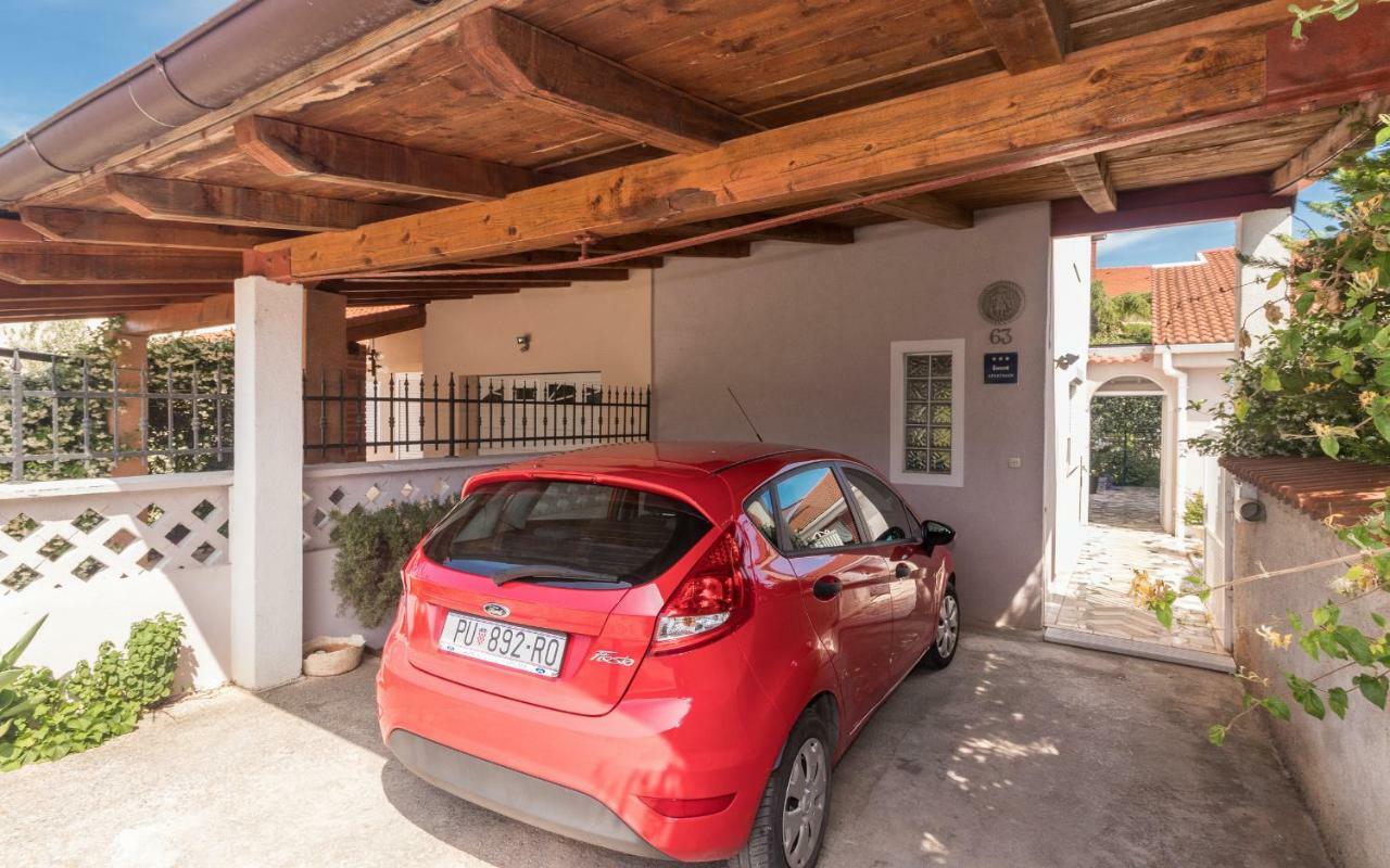 Holiday Home Nadia Pula Exterior photo