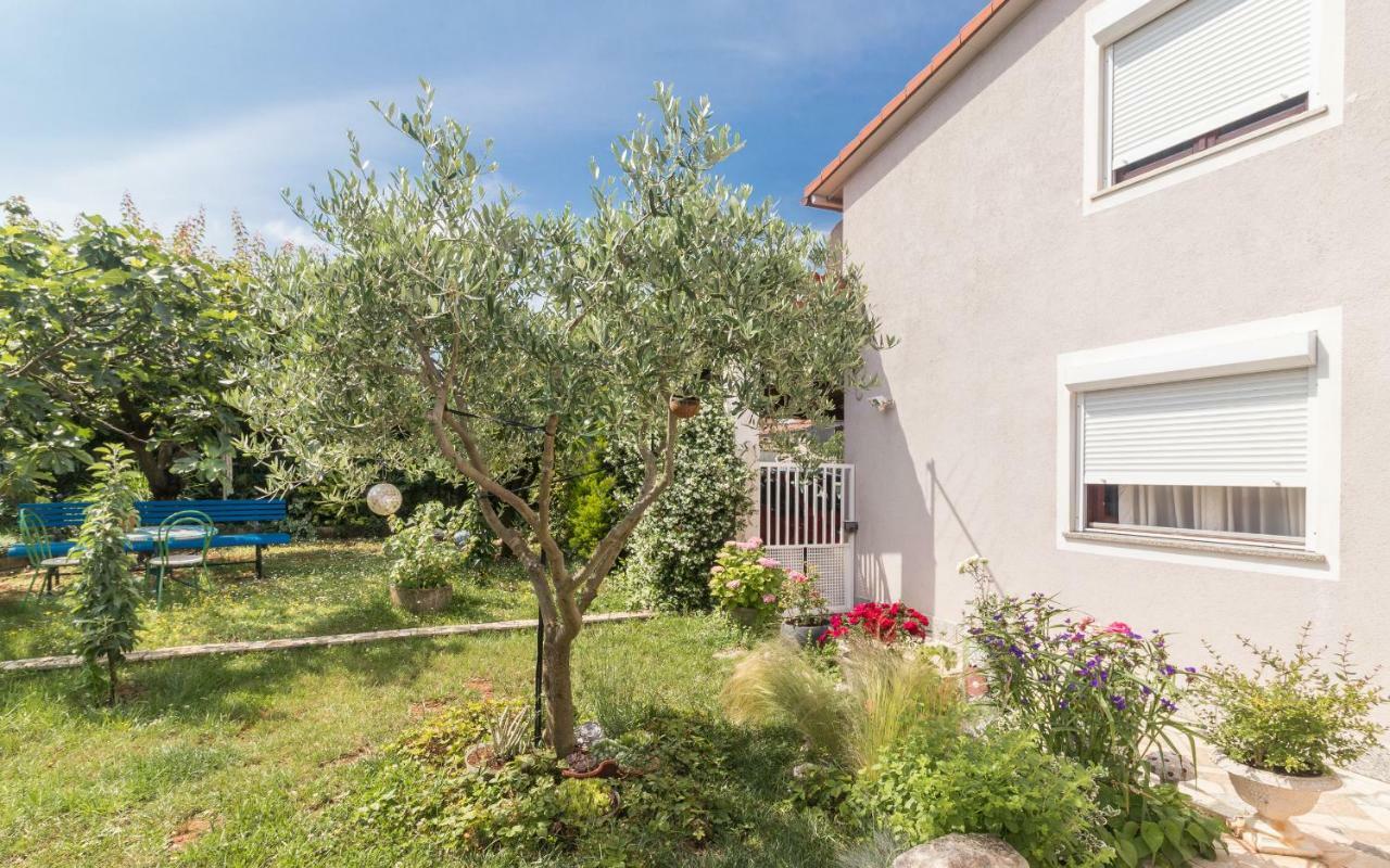 Holiday Home Nadia Pula Exterior photo