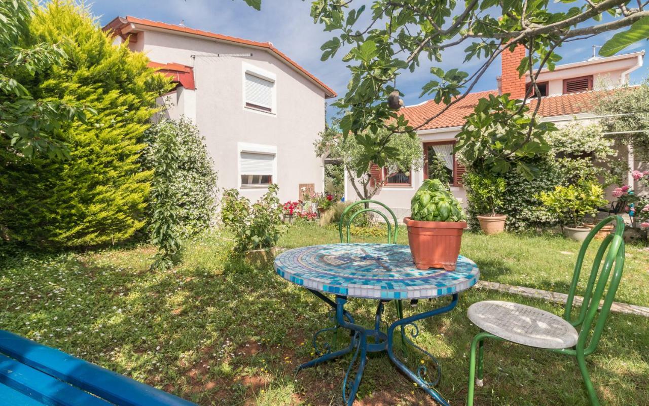 Holiday Home Nadia Pula Exterior photo